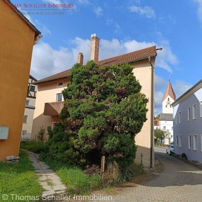 Sanierungsbedürftiges Stadthaus mit Gewerbe und Garage