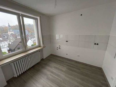 Velbert-Neviges, Zentrum! Komplett sanierte  3 Zimmer Wohnung