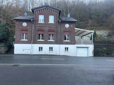 Denkmalgeschütztes Zweifamilienhaus mit großzügigem Garten, großer Terrasse und Garage zu verkaufen