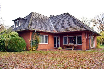 Geräumiges Einfamilienhaus auf großem Grundstück in Hollwege