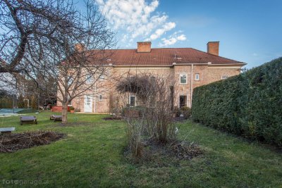 Prächtiges Landhaus mit großem Garten und Pool, nähe Wien