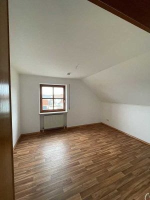 2-Zimmer-Dachgeschosswohnung mit Einbauküche in Kösching