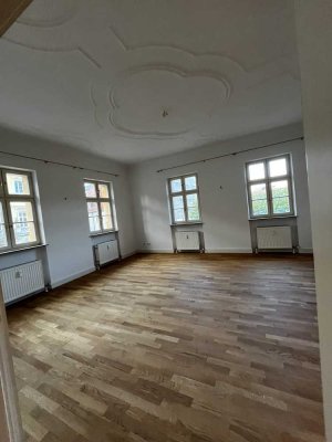 Exklusive 4-Zimmer-Altbauwohnung, Top Lage, neben neuenm Schloss am Hofgarten