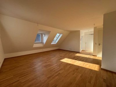 Exklusive Dachgeschosswohnung mit Penthouse-Flair und zusätzlichem Atelierbereich, Erstbezug!