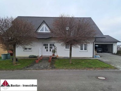 Familienoase in ruhiger Lage: 2FH, ELW, Büroraum, Rundbalkon, Doppelgarage, Garten in 72348 Isingen