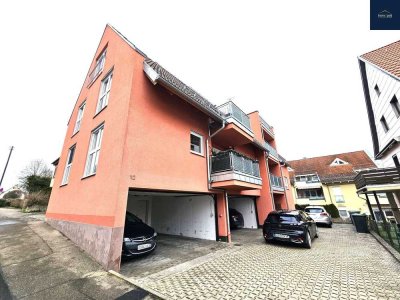 +Neuwertige 4,5-Zi.Whg. mit schönem Balkon& zwei PKW-Stellplätzen in Aidlingen+