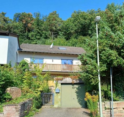 Großes Einfamilienhaus mit Dachapartment in bester Haardt-Waldrandlage mit Fernblick