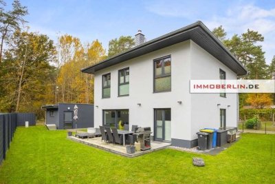 IMMOBERLIN.DE - Energieeffizientes Einfamilienhaus mit Südterrasse & Garage in naturschöner Lage