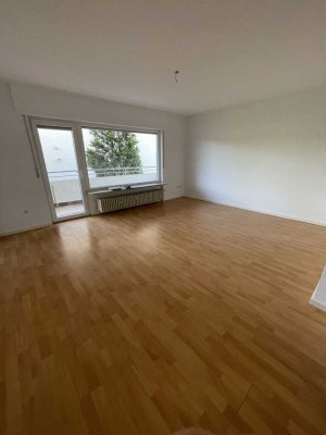 helle 2-Zimmer Wohnung mit Balkon