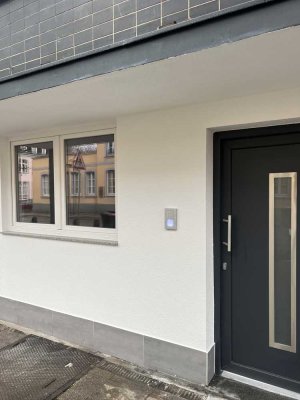 Erstbezug nach Sanierung mit Terrasse : schöne 3-Zimmer-Wohnung in Neuss