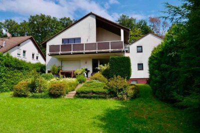 Erdgeschosswohnung in einem Zweifamilienhaus mit riesigem Garten und zwei Parkplätzen in Tempelsee