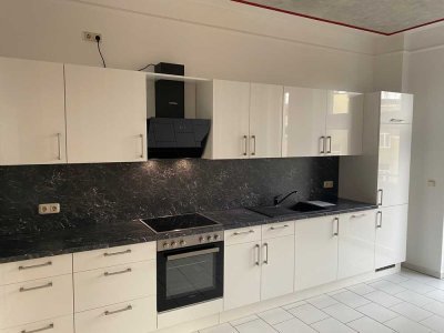 Schöne 3 Raum Whg. 81 m², in Stadtfeld, neuer EBK, Balkon, Gäste Bad