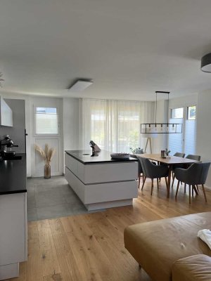 Helle und moderne 3,5 Zimmer-Wohnung mit Garten