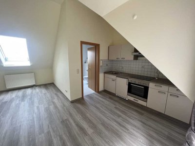 Gepflegtes 1-Zimmer- Appartement mit EBK, Garage in Bruck in der Oberpfalz