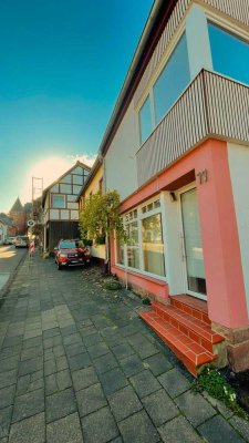 Charmante, lichtdurchflutete 3 Zimmerwohnung mit Dachterrasse im Herzen Nideggens