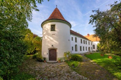 "Historisches Schlossjuwel in Rain: Exklusiver Wohnsitz in Niederbayern"