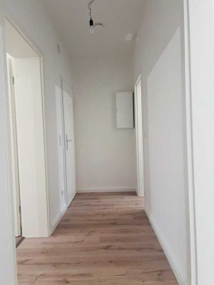 Kernsanierte 3 Zimmer Wohnung mit Balkon- absofort