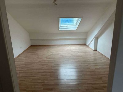 **geräumige 4 Zimmer Wohnung im Herzen von Bad Homburg**