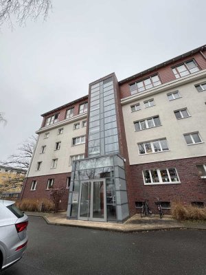 5-Zimmer-Wohnung
mit Balkon in ruhiger und grüner Lage (Dahlem)