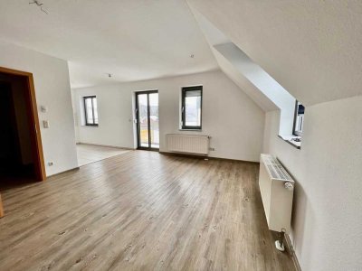 Schicke Maisonette-Wohnung mit Balkon und Garage