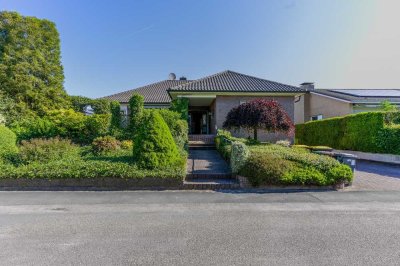 Toller Bungalow mit Souterrain-Wohnung