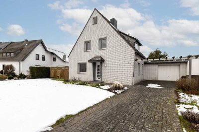 Freistehendes Ein-Zweifamilienhaus auf großartigem Grundstück mit Garage in beliebter Lage von Neuss