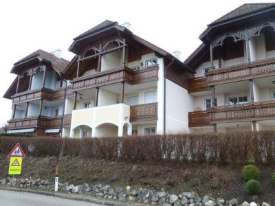 Zentral und ruhig gelegene 4-Zimmer-Wohnung mit Balkon und EBK in Weyregg am Attersee