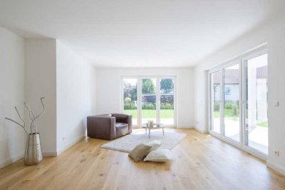 Neubau - freundliche 4-Zimmer-Wohnung mit Garten