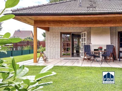 Stil trifft Wohnlichkeit. Toller Bungalow mit Sauna und Doppelcarport in Groß Laasch