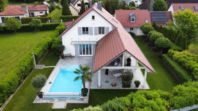 Exklusive Villa mit traumhaften Garten und Pool - naturnah