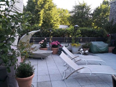 Große Penthousewohnung, 50m2 Dachterrasse, Tiefgarage, Barrierefrei, ohne Makler, ruhige 30er Zone