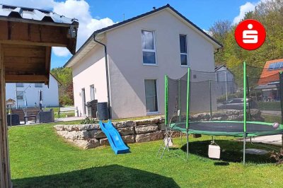 Neuwertiges Eigenheim mit schönem Garten in Etzelwang