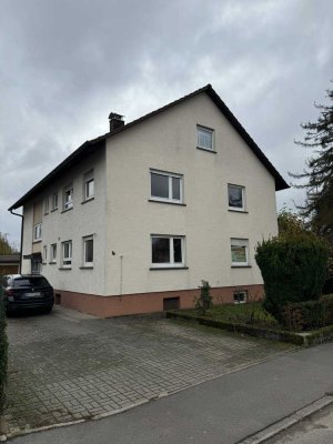 Komplett renovierte 4,5 Zimmer, EBK, Stellplatz, Balkon, Keller