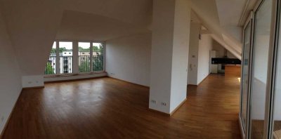 Dachgeschoss Wohnung - 1.700 €, 97 m², 2 Zimmer ab sofort