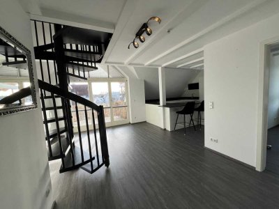 Stilvolle 2,5-Raum-Maisonette-Wohnung mit luxuriöser Innenausstattung mit Balkon und EBK in Buchloe