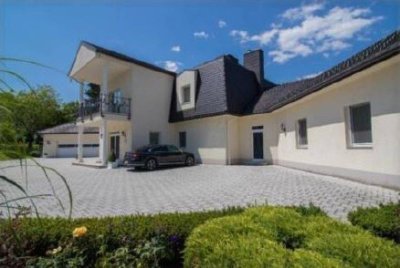 TRAUMHAFTE VILLA BEIM WÖRTHERSEE MIT GARAGE, POOL, PFERDESTALL/ FANTASTIC VILLA NEXT WITH GARAGE, POOL, HORSE STABLE