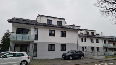 Ansprechende und neuwertige 4-Raum-DG-Wohnung mit geh. Innenausstattung mit Balkon und EBK