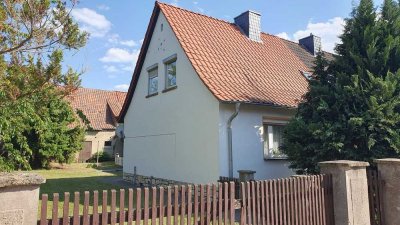 Doppelhaushälfte + Garage + Schuppen/Stall + Grundstück in Hedersleben