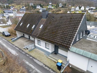 Ein Haus - Zwei Garagen - Drei Wohnungen... und das Alles in guter Lage von Altena-Dahle!!!