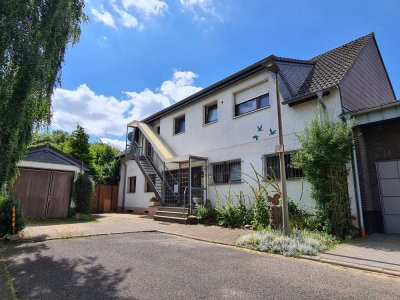 Zweifamilienhaus mit Garage