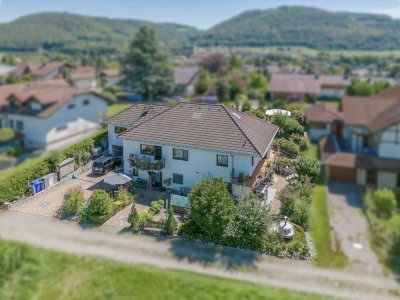 Nicht alltäglich und vielseitig nutzbar: Zweifamilienhaus in Klettgau-Grießen mit tollem Grundstück