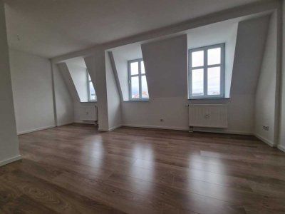 Wohnen in UNI-Nähe!! gemütliche 1-Zimmerwohnung im Dachgeschoss der Roßthaler Str.1