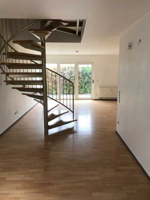 Renovierte 3-ZKB Maisonette-Wohnung mit Terrasse + Stellplatz