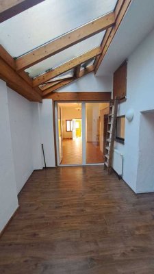 Schöne Altbau-Wohnung mit renoviertem Bad und eigenem Keller