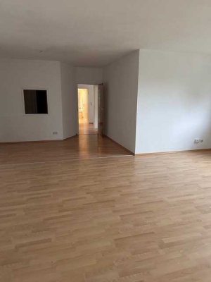 Wohnen kann so schön sein - 4 Zimmer Wohnung auf wunderschöner Reitanlage zu vermieten