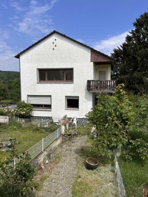 NEUENHAIN mit Burgblick !!!! Sanierungsbedürftiges EFH  zu verkaufen