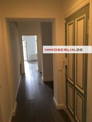 IMMOBERLIN.DE – Toplage! Exquisite Altbauwohnung mit Balkon, Loggia + Pkw-Stellplatz