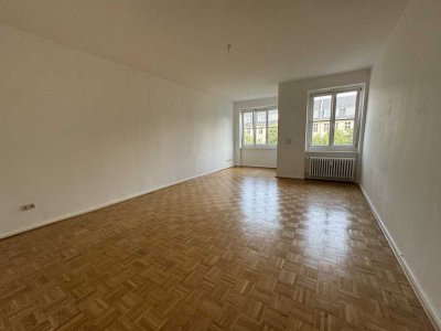 Bright Altbau Apartment with 3 Rooms in Schmargendorf