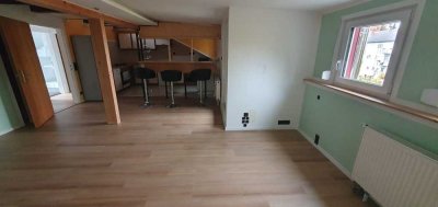 Zentral und doch ruhig gelegene 2-Zimmer-Dachgeschosswohnung mit Balkon und EBK in Sindelfingen