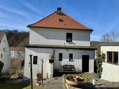 Herrliches Grundstück, herrliche Ruhe und ein saniertes Einfamilienhaus stehen zum Verkauf!